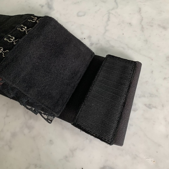 Corset style belt with lace - Picture 2 of 5